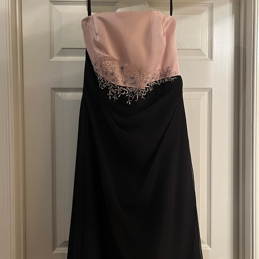 Mother of the Bride dress sleeveless baby pink and black - embroidery and sheer